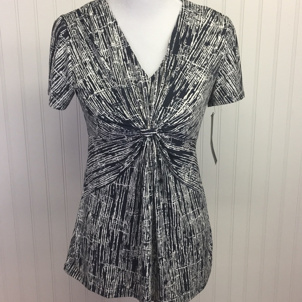 Daisy Fuentes V-Neck Knot Top